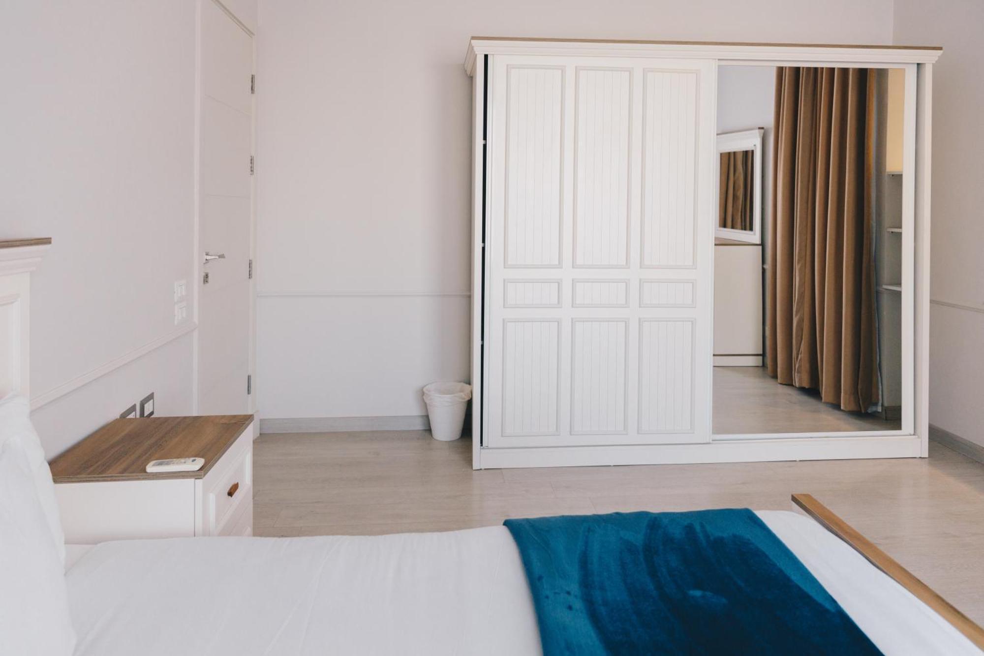 The Suites Near Auc By Elegant Каир Экстерьер фото